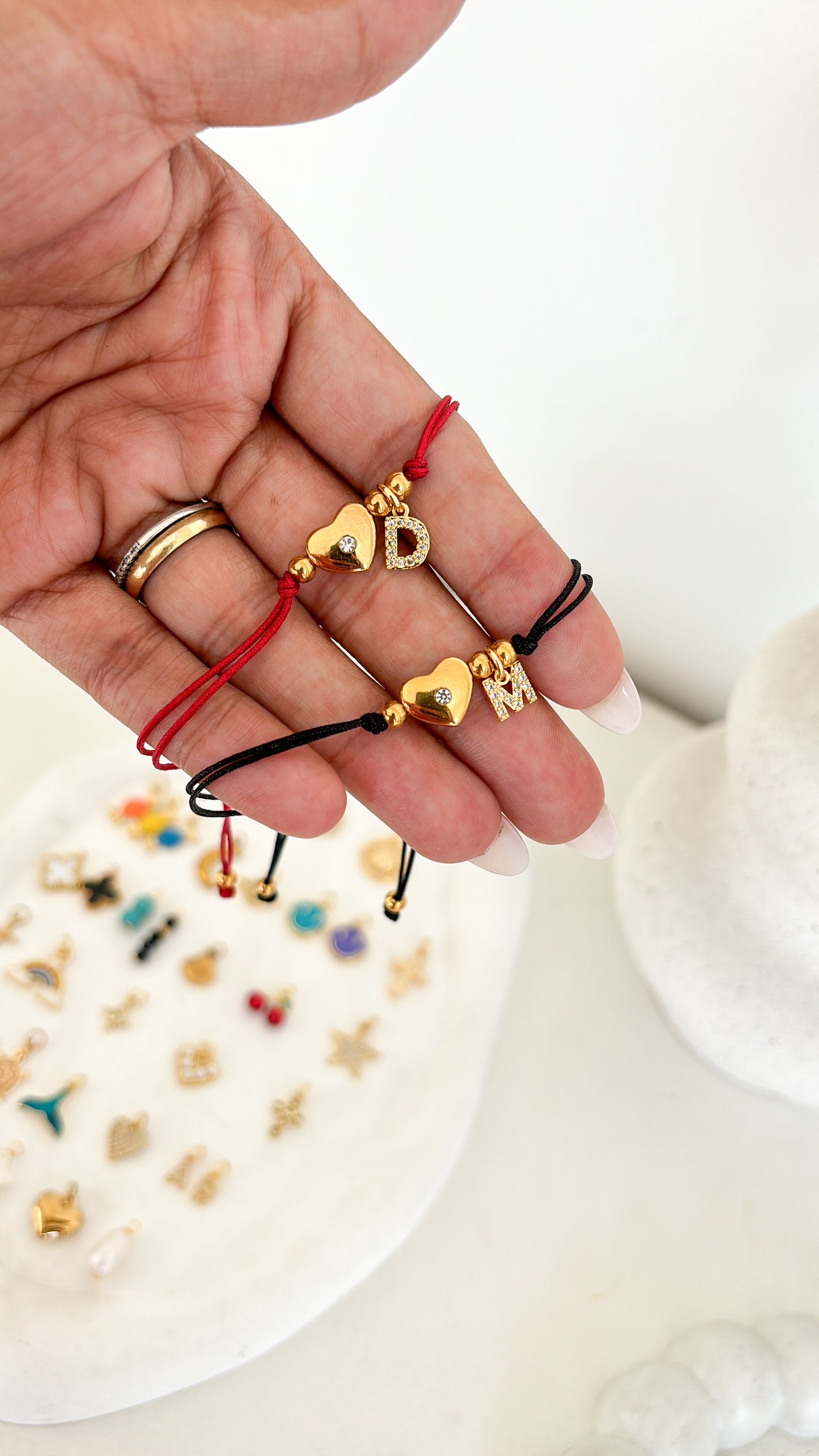 Pulsera de hilo Corazón & inicial