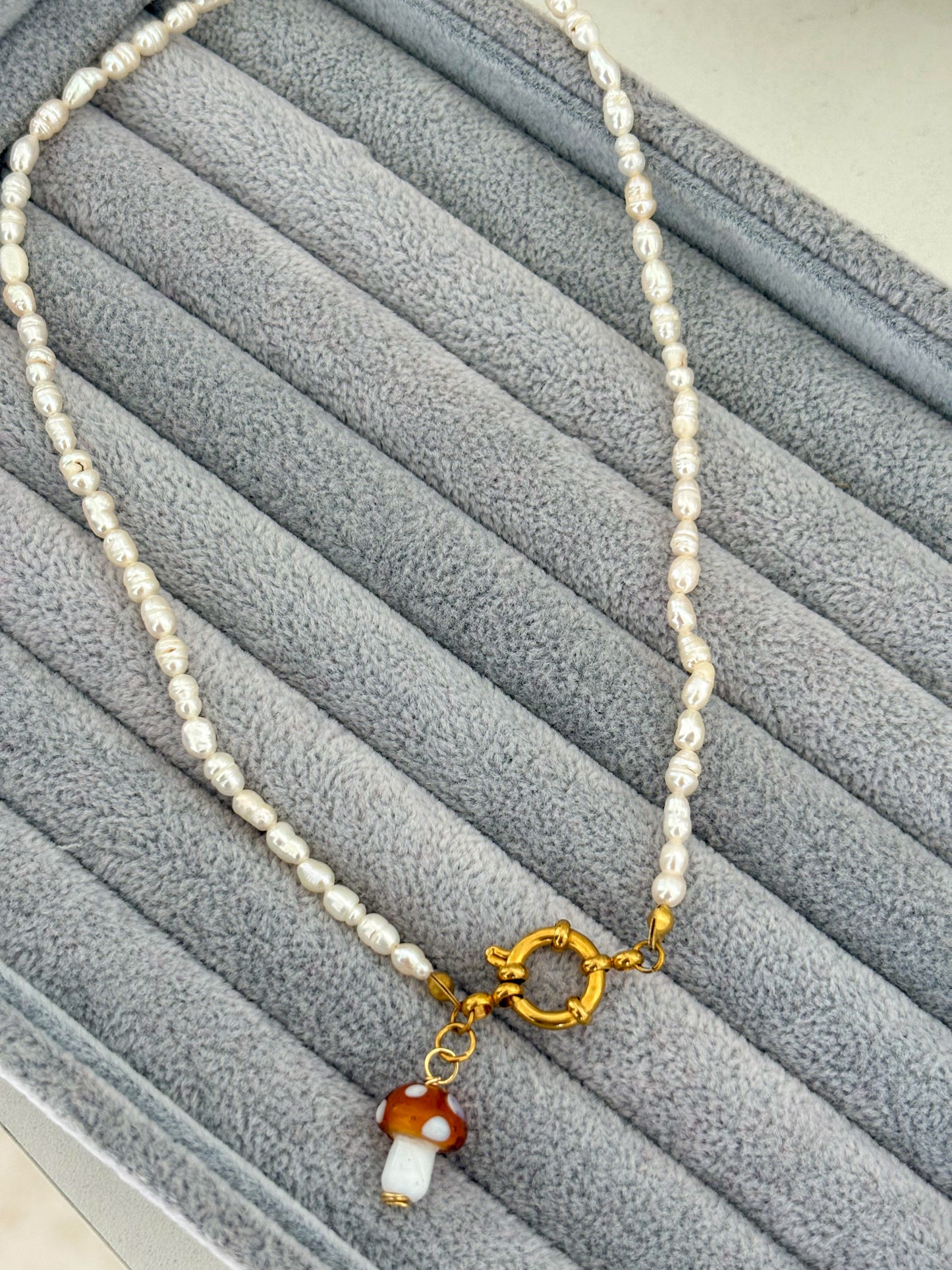 Collar perlas timón