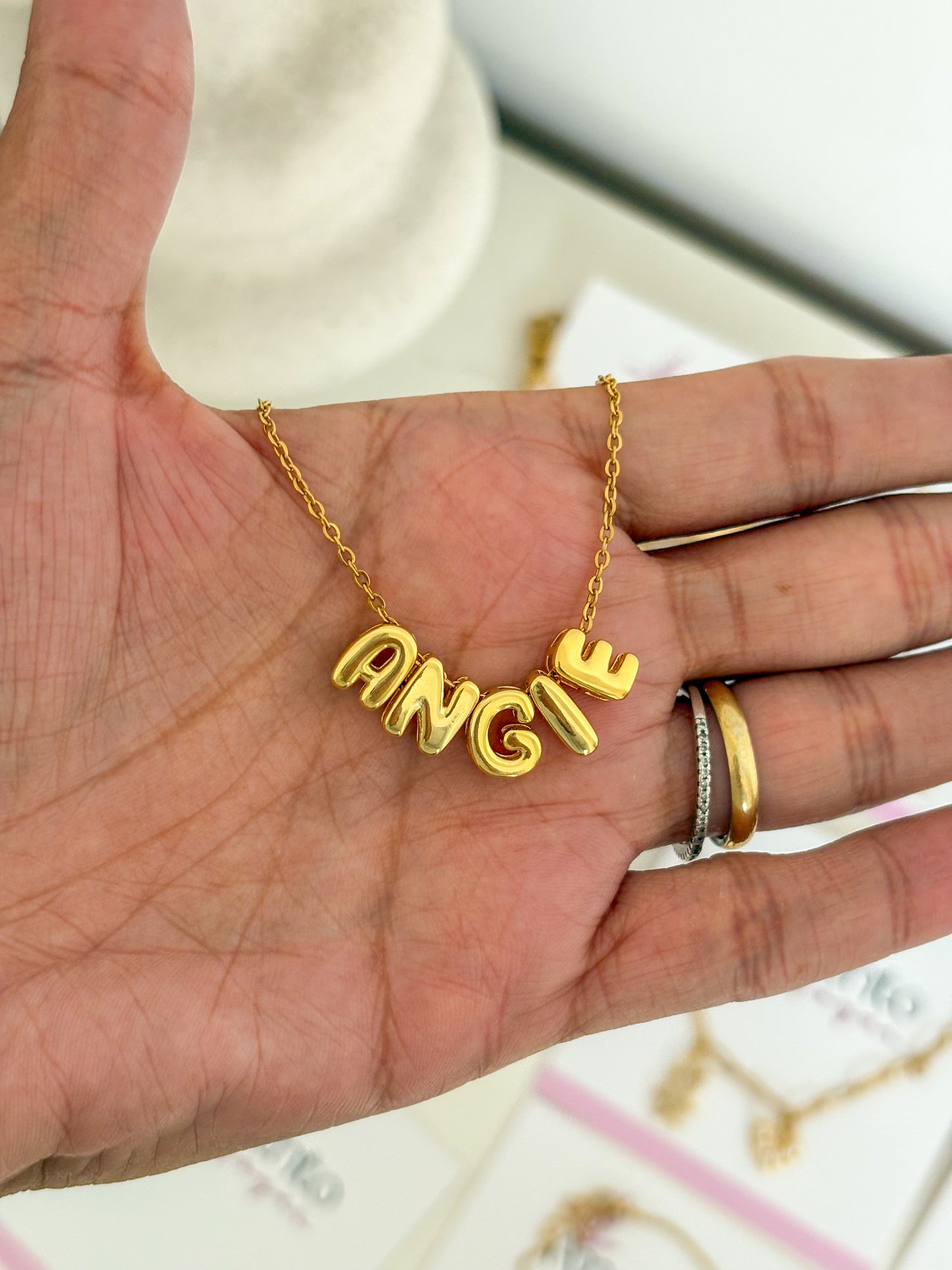 Collar inicial mini globo