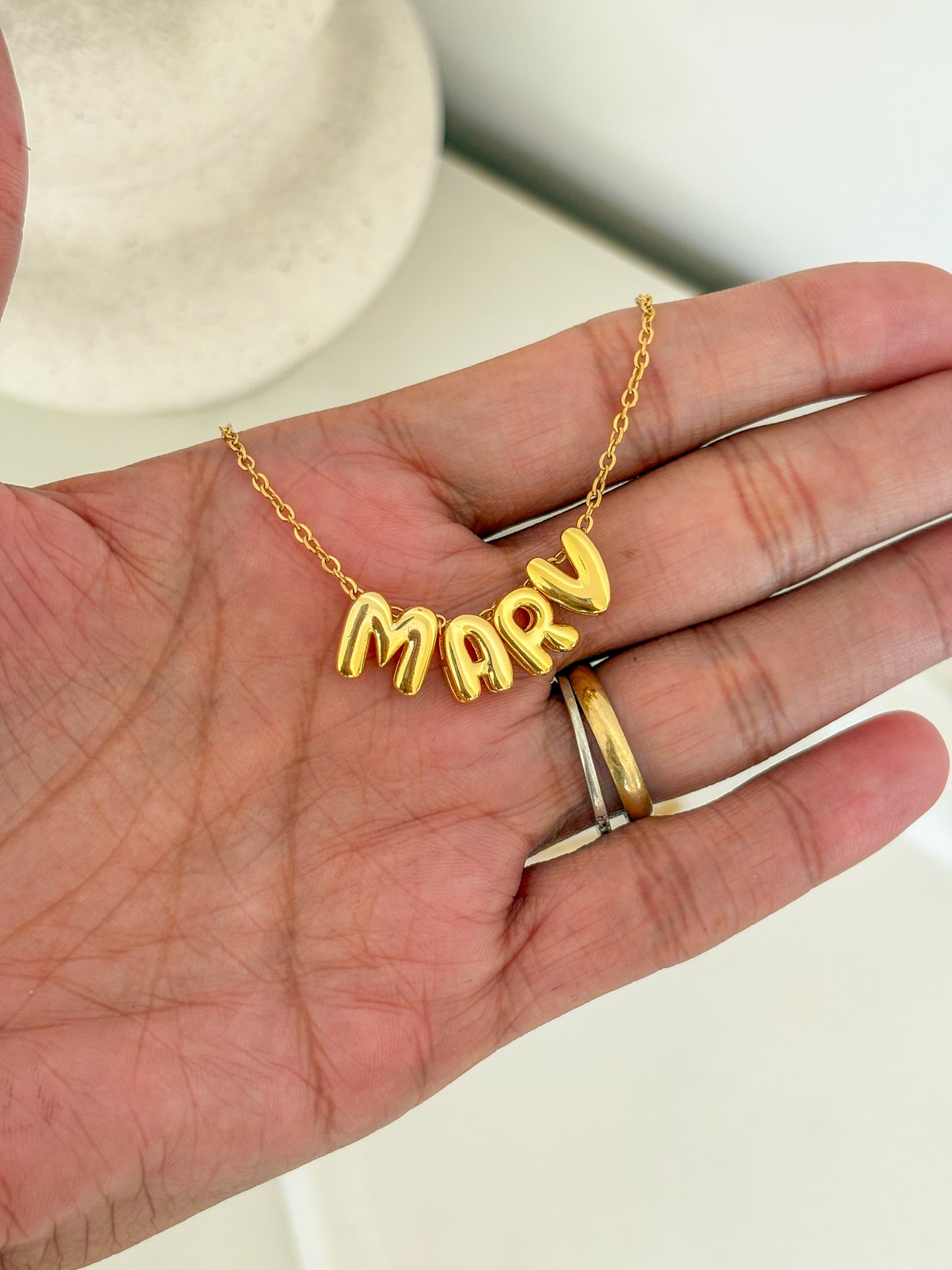 Collar inicial mini globo