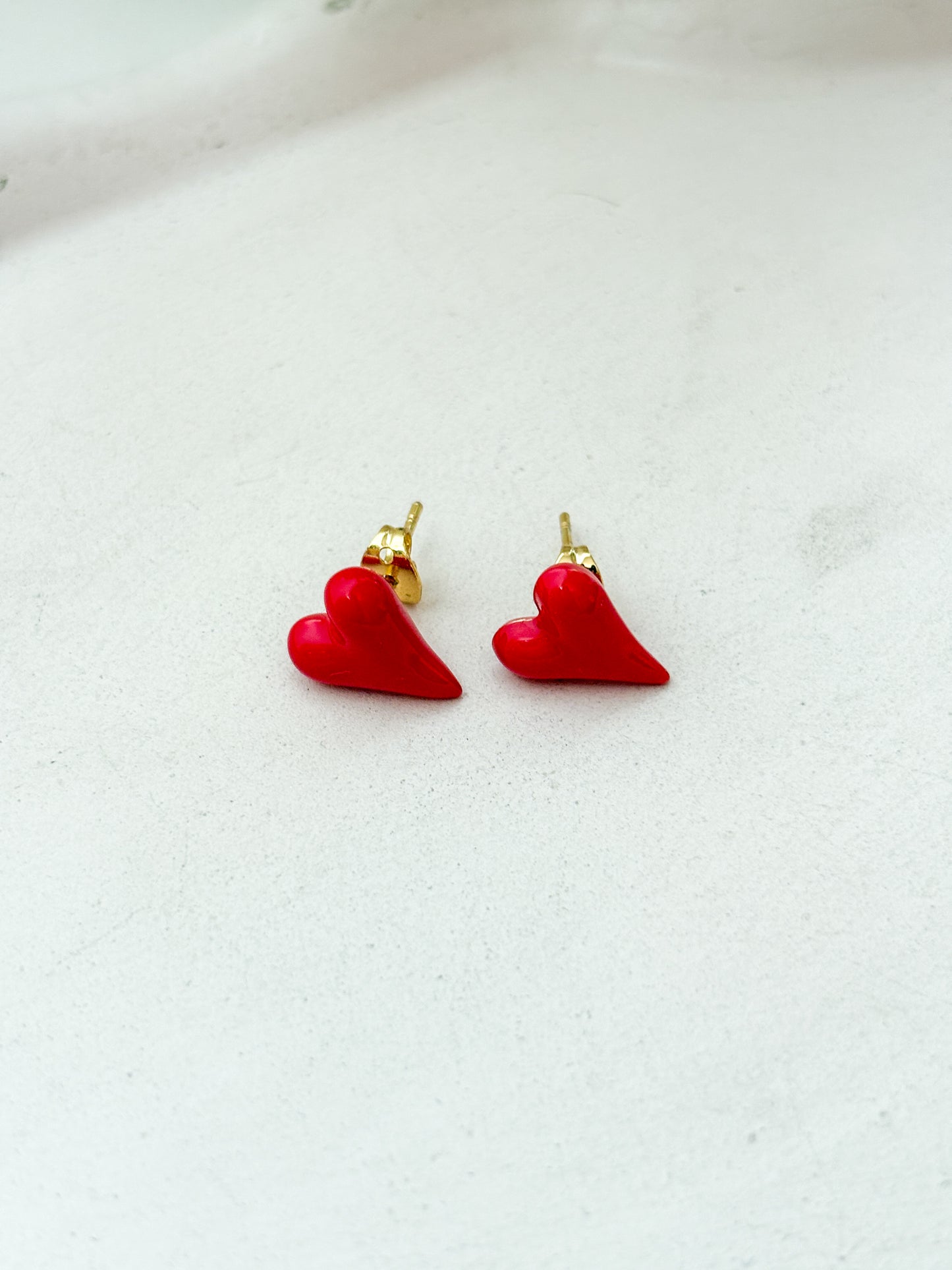 Aretes corazón rojo