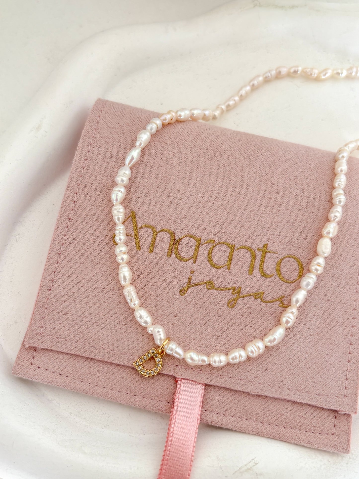 Collar perlas inicial