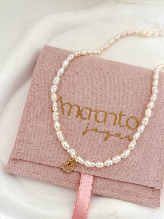 Collar perlas inicial