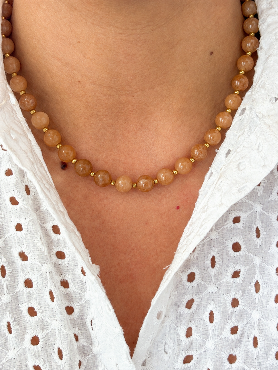 Collar piedras calcitas beige
