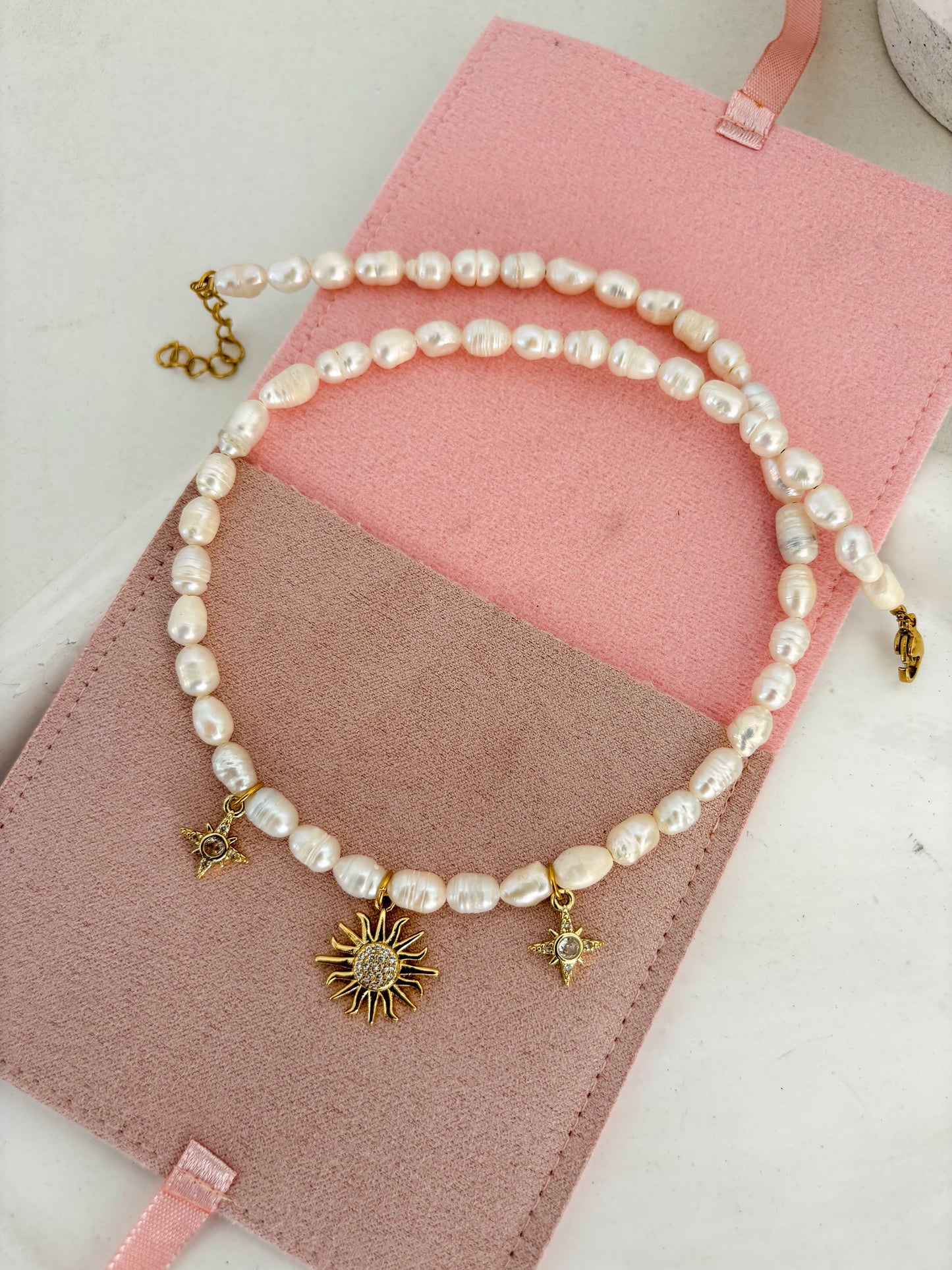 Collar encanto en perlas