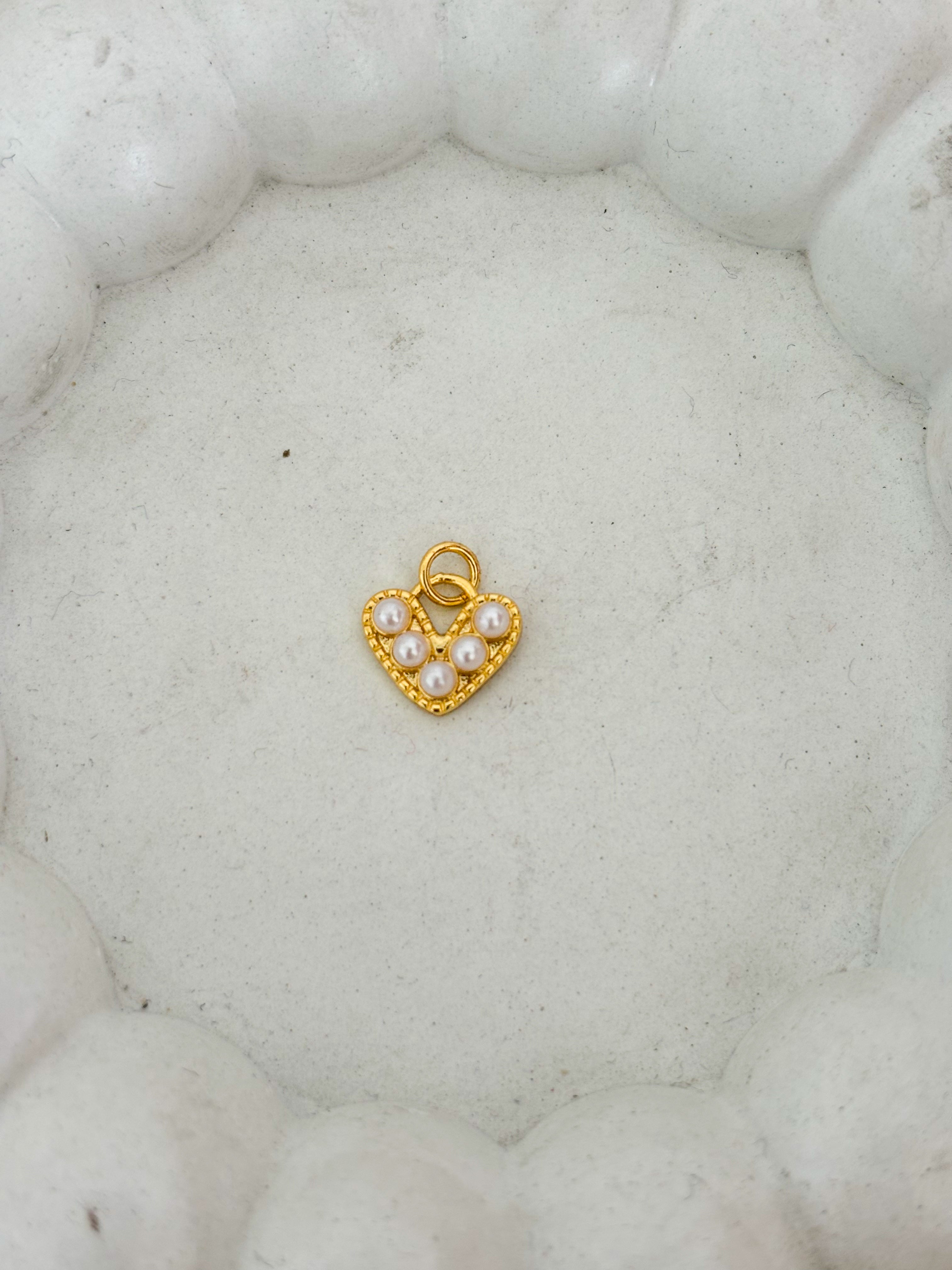 Corazón en perlas