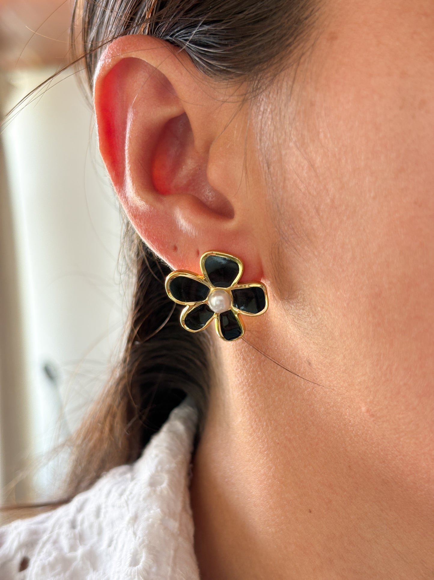 Aretes flor negros