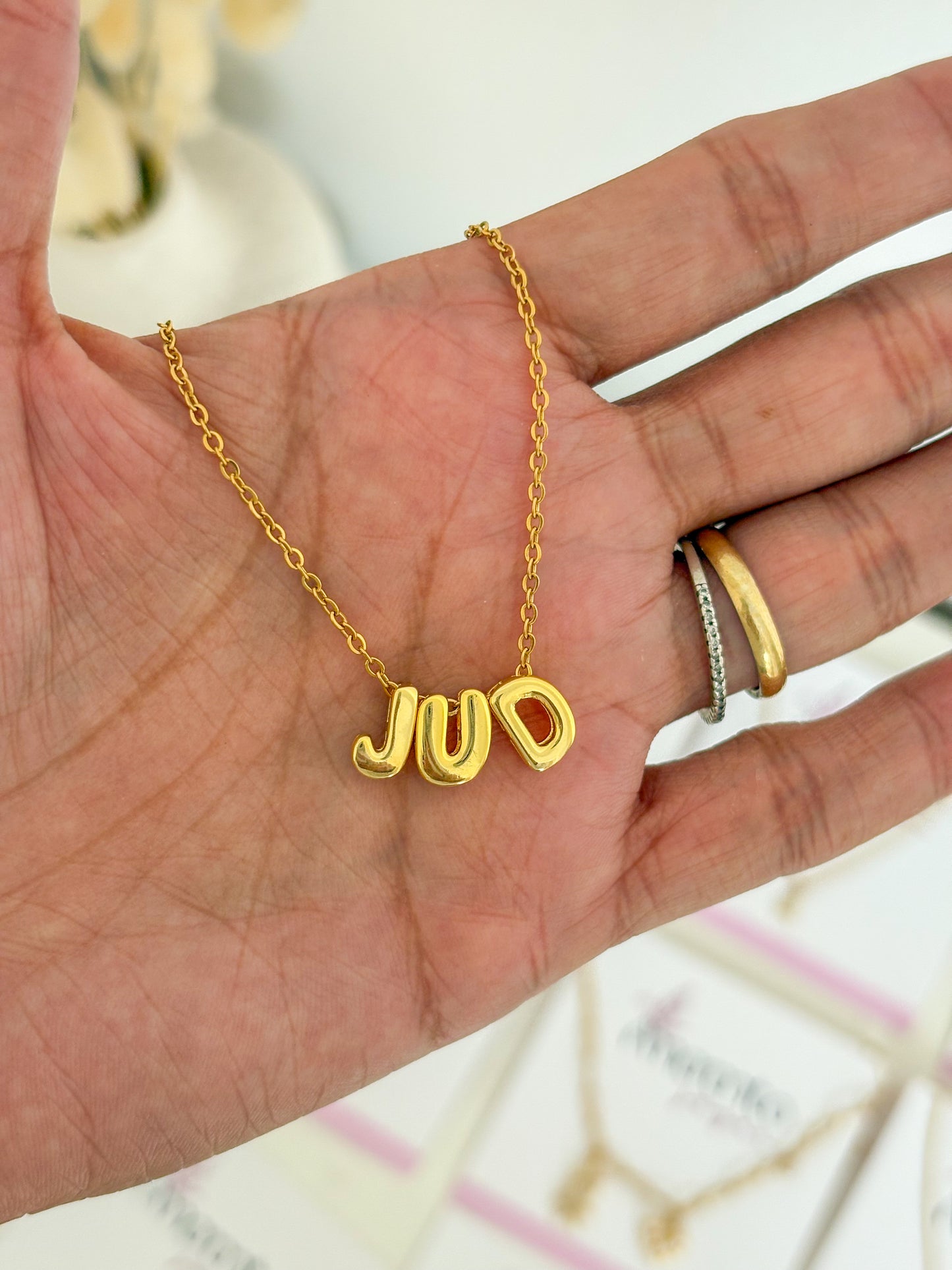 Collar inicial mini globo