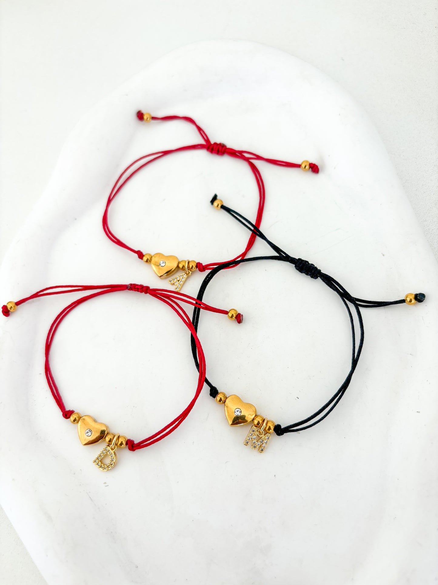 Pulsera de hilo Corazón & inicial