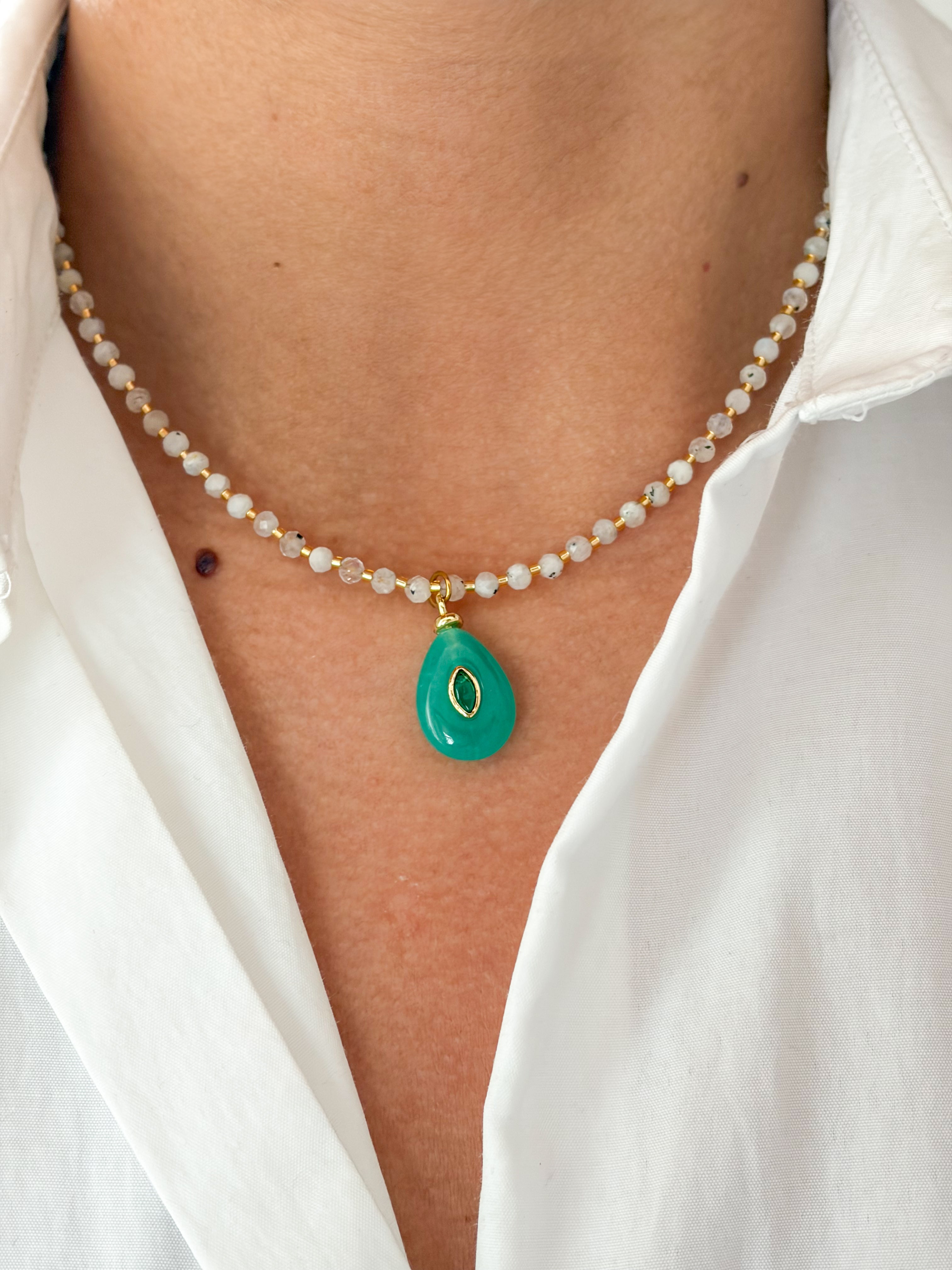 Collar piedras luna turmalinada