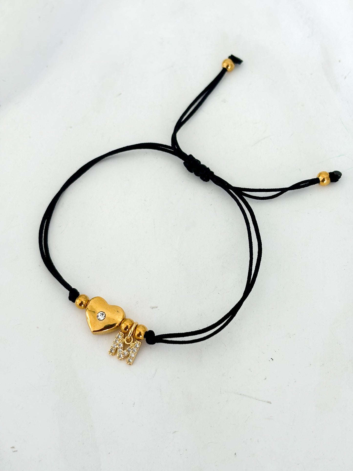 Pulsera de hilo Corazón & inicial